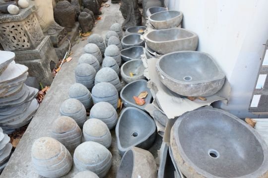Wastafel dan Lampu Taman